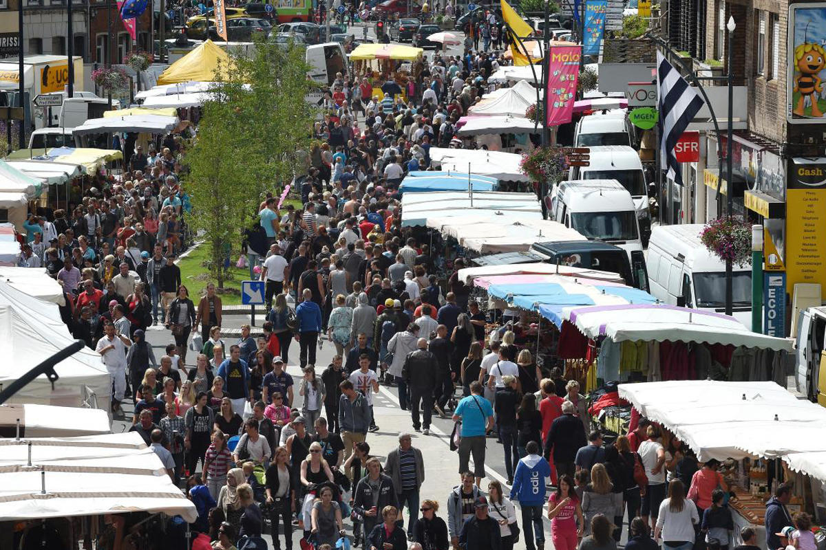 Boulevard Alexandre III pendant la braderie de Dunkerque