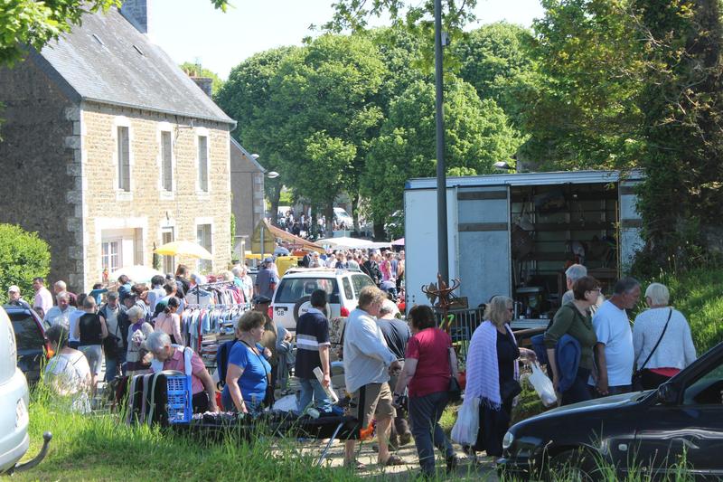  Vide  Grenier  et Petit March  Bulat  Pestivien  22160 