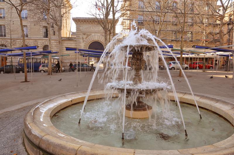 Brocante de la place monge Paris (75005) 11 Février 2023 Brocante de la place monge Paris (75005) 11 Février 2023