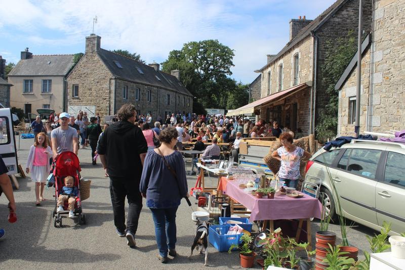  Vide  Grenier  et Petit March  Bulat  Pestivien  22160 