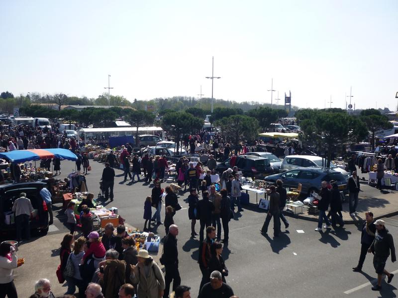 Vide grenier géant du Centre Leclerc - La Roche-sur-Yon (85000) - 07 - Vide Grenier 49 Ce Week-end