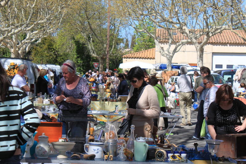 Le rendez-vous des beaux vide-greniers - Saint-Étienne-du-Grès (13103