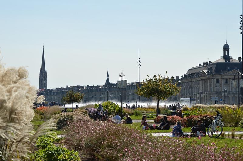 Vue panoramique sur les quais de Bordeaux
