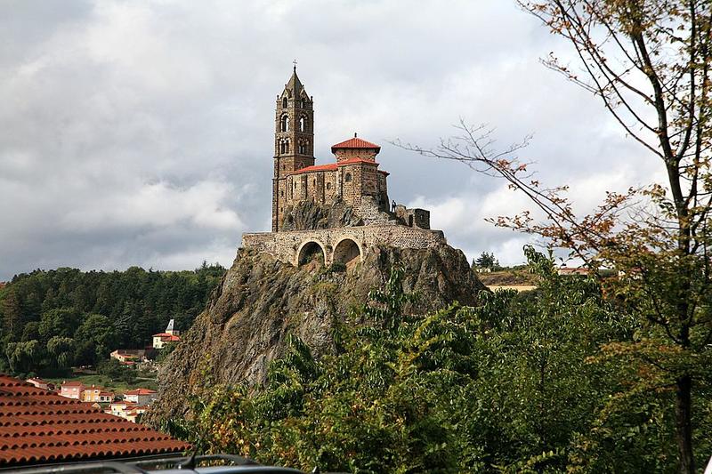 Vue de Saint-Michel d’Aiguille depuis le Puy-en-Velay